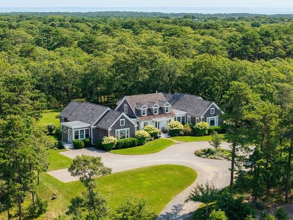 8 Paddock Rd, Oak Bluffs, MA 02557