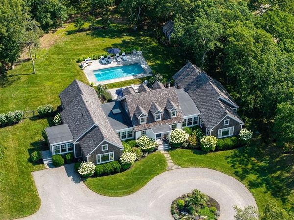 8 Paddock Rd, Oak Bluffs, MA 02557