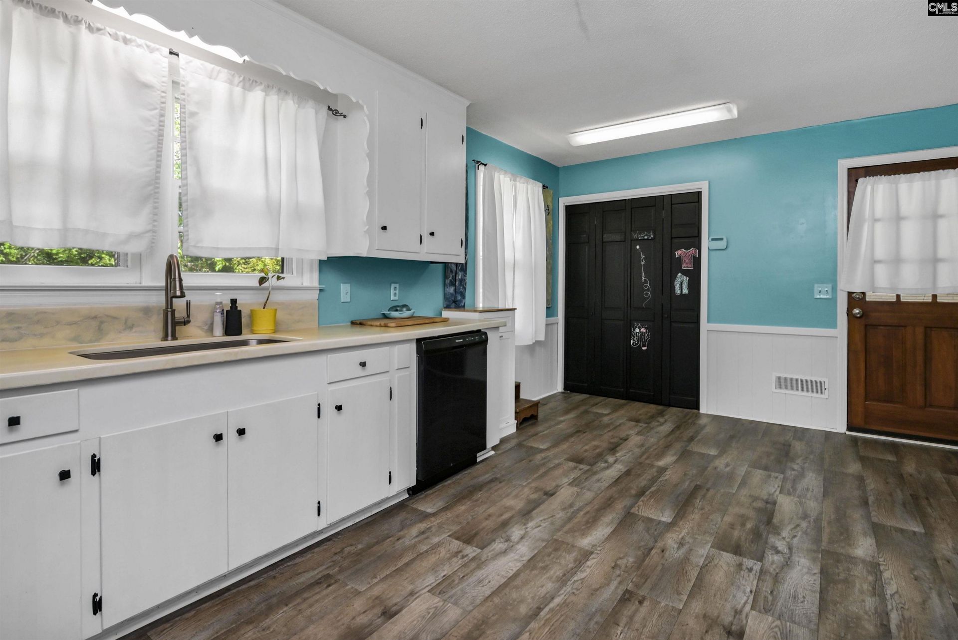 911 Fairwood Drive Photo 4