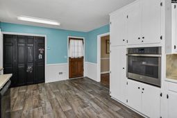 911 Fairwood Drive photo 4