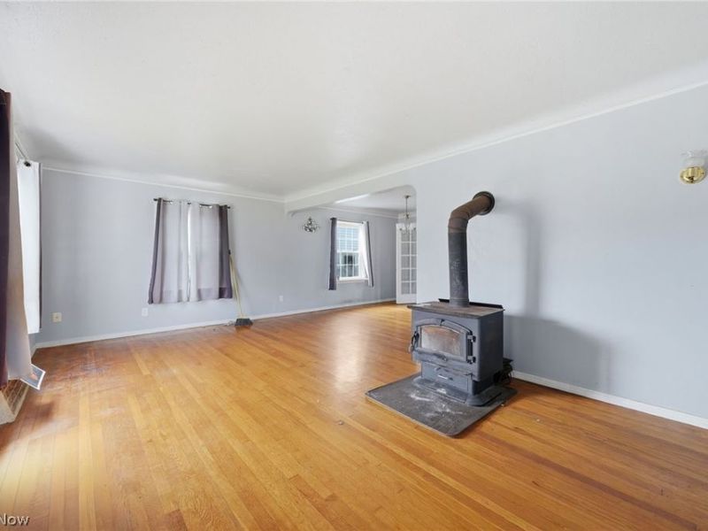 324 E 248th Street, Euclid, OH 44123 Photo 2