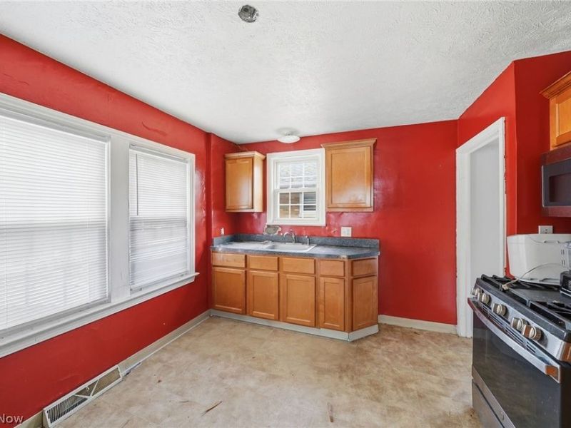 324 E 248th Street, Euclid, OH 44123 Photo 7