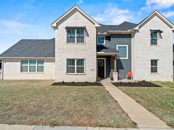 9909 Glover River Drive, Yukon, OK 73099