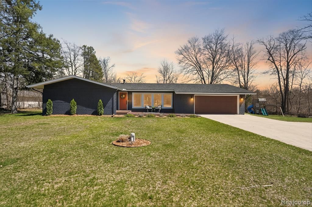 871 Windemere Drive, Brighton Township, MI 48114 Main Photo