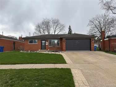 27589 Fairfield Drive, Warren, MI 48088