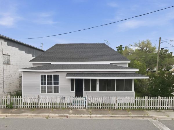 133 SW Monroe Avenue , Mayo, FL 32066