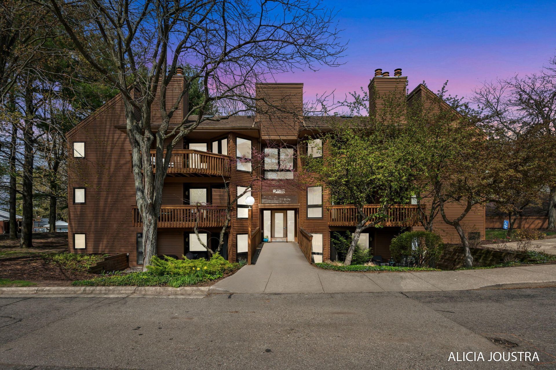 1296 Hillburn Avenue Nw, Grand Rapids, MI 49504 Main Photo