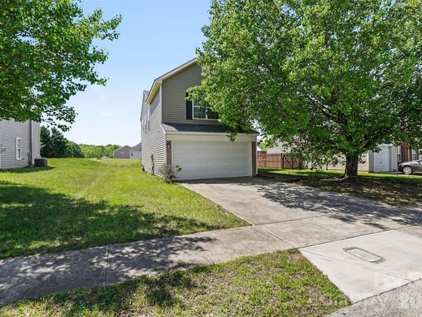 8207 Belmont Stables Drive, Charlotte, NC 28216