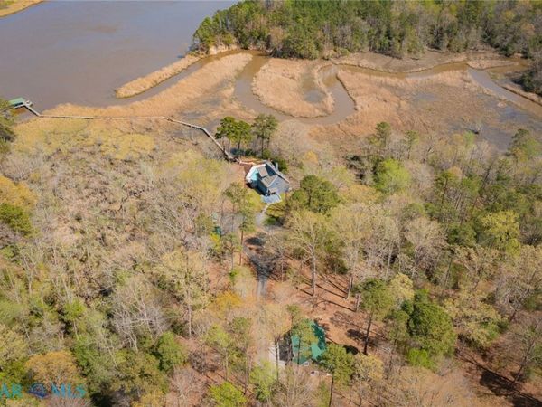 1924 Custis Millpond Road , West Point, VA 23181