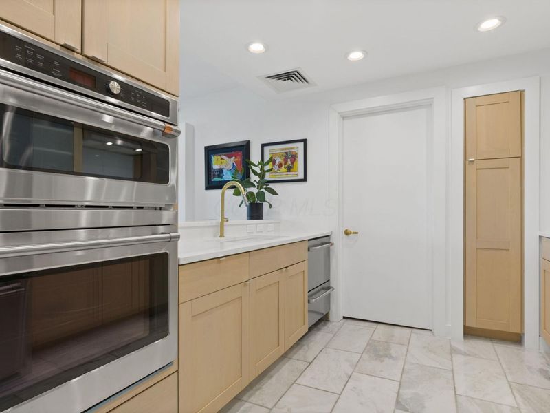 1 Miranova Place , Unit 615, Columbus, OH 43215 Photo 6