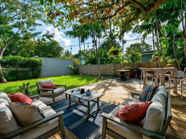 970 NW 10th Ave , Miami, FL 33136