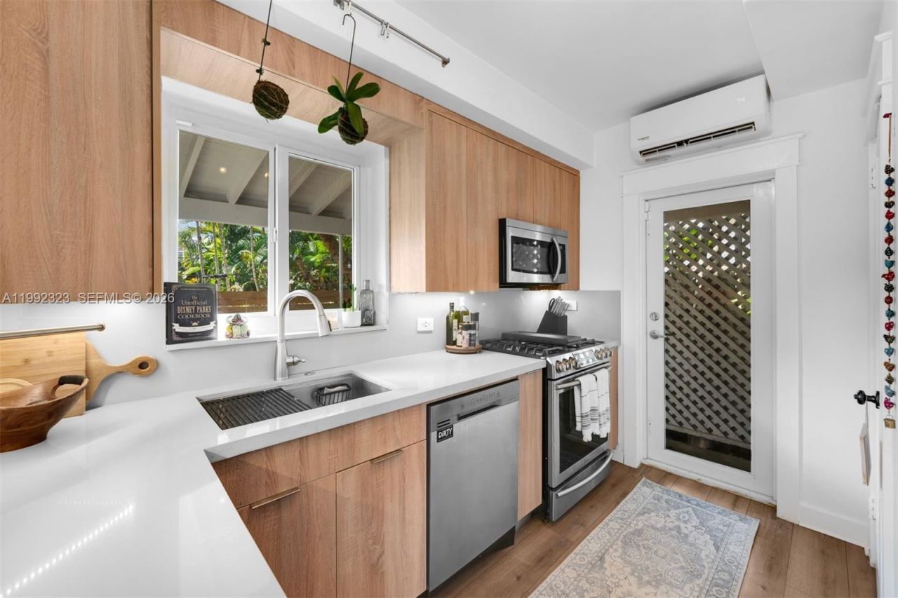 970 NW 10th Ave, Miami, FL 33136 Photo