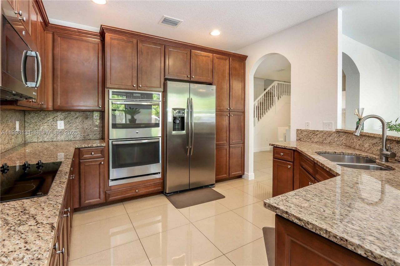 8868 NW 101st Pl, Doral, FL 33178 Photo