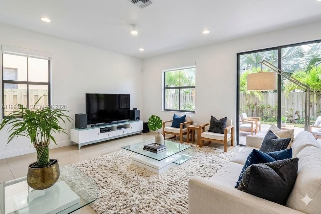 8868 NW 101st Pl, Doral, FL 33178 Photo