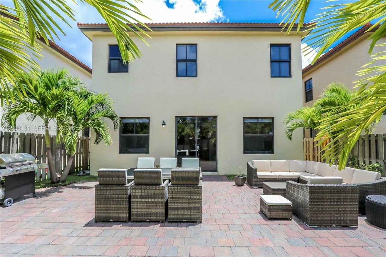 8868 NW 101st Pl, Doral, FL 33178 Photo