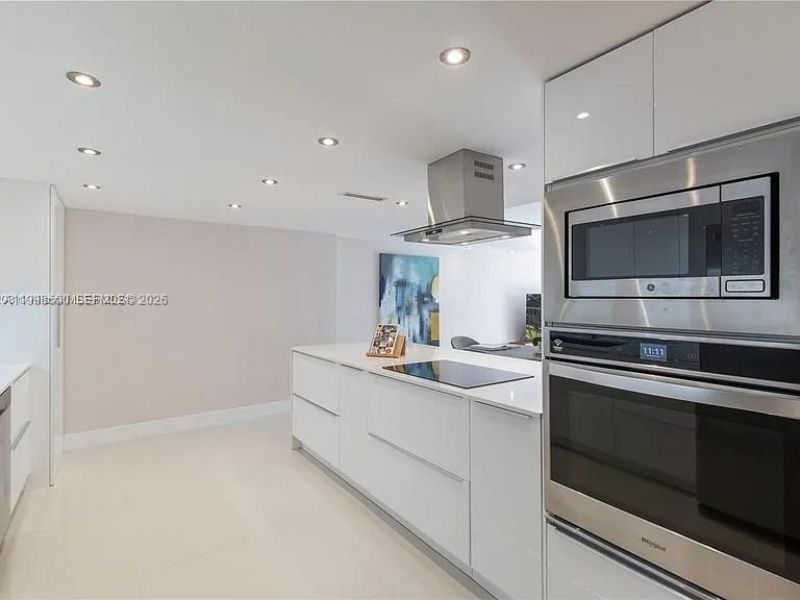 1800 NE 114th St, Unit 807, Miami, FL 33181 Photo