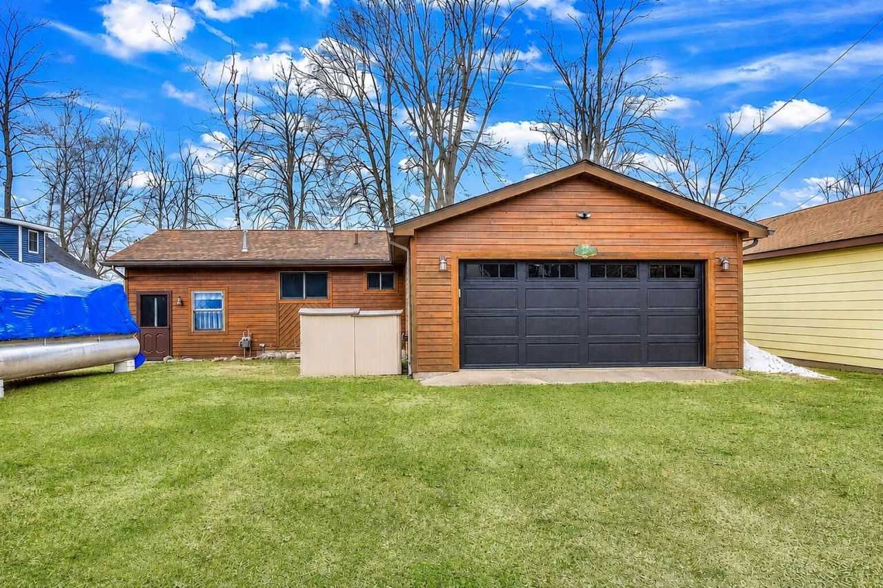 2077 Long Point Drive, Houghton Lake, MI 48629 Main Photo