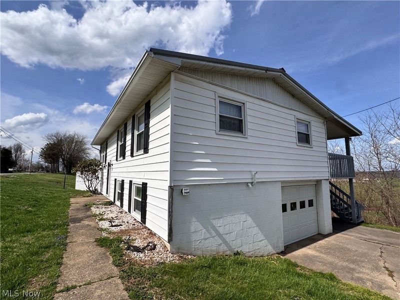 60945 Sandy Ridge Road, Barnesville, OH 43713 Photo 4