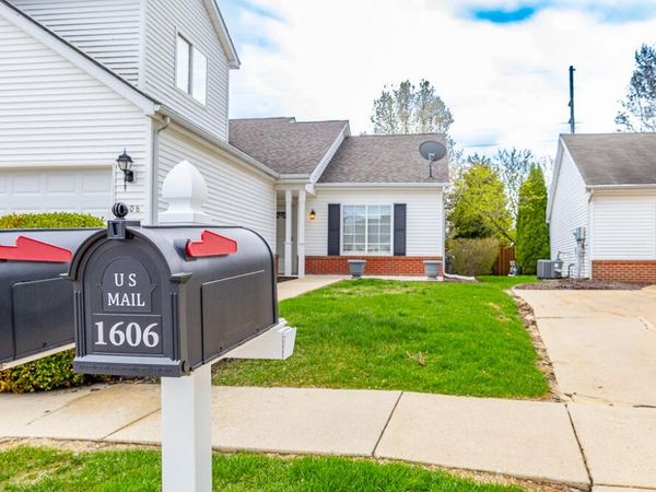 1606 Geranium Circle , Valparaiso, IN 46383