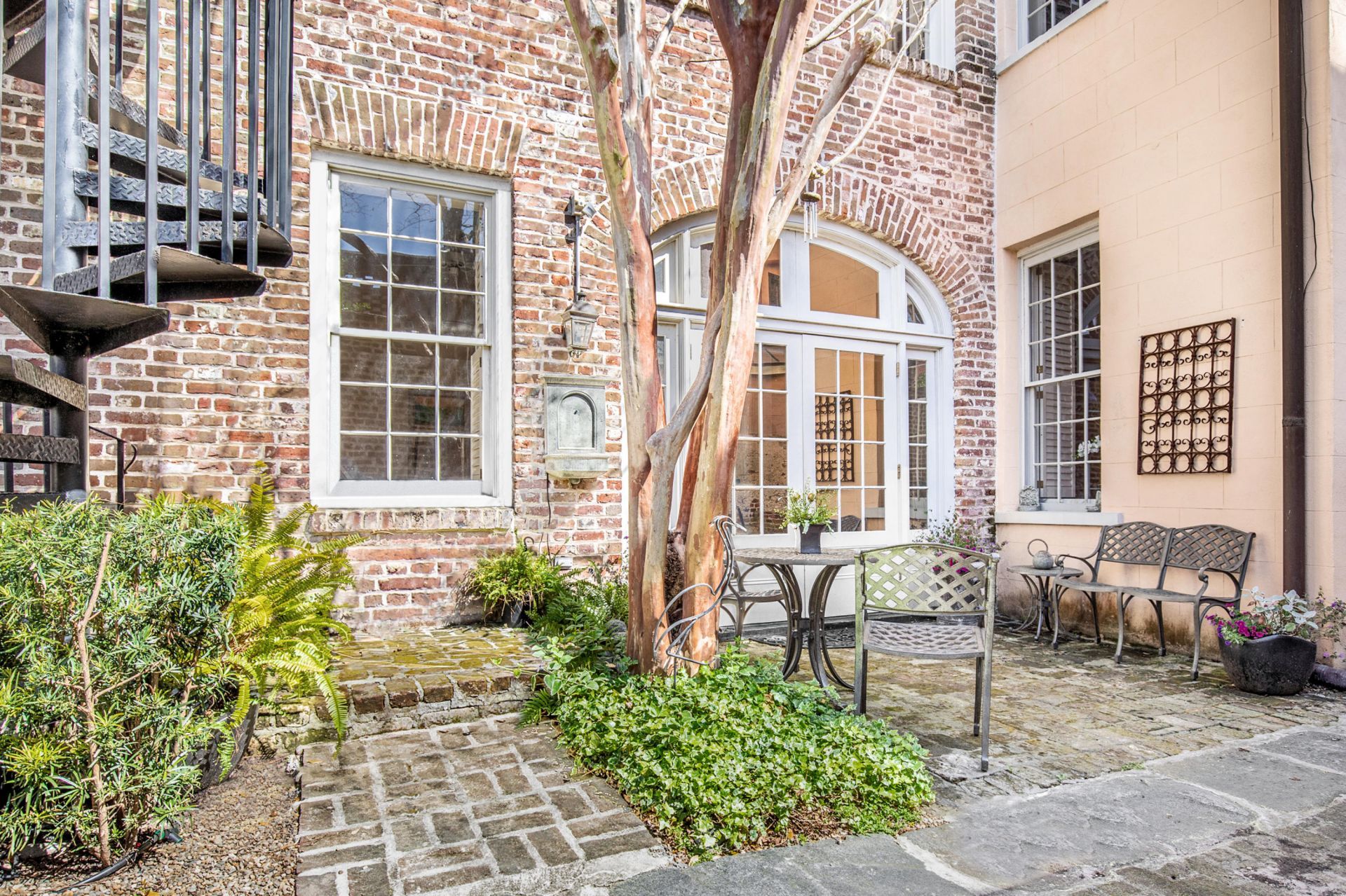 87 East Bay Street Photo 44