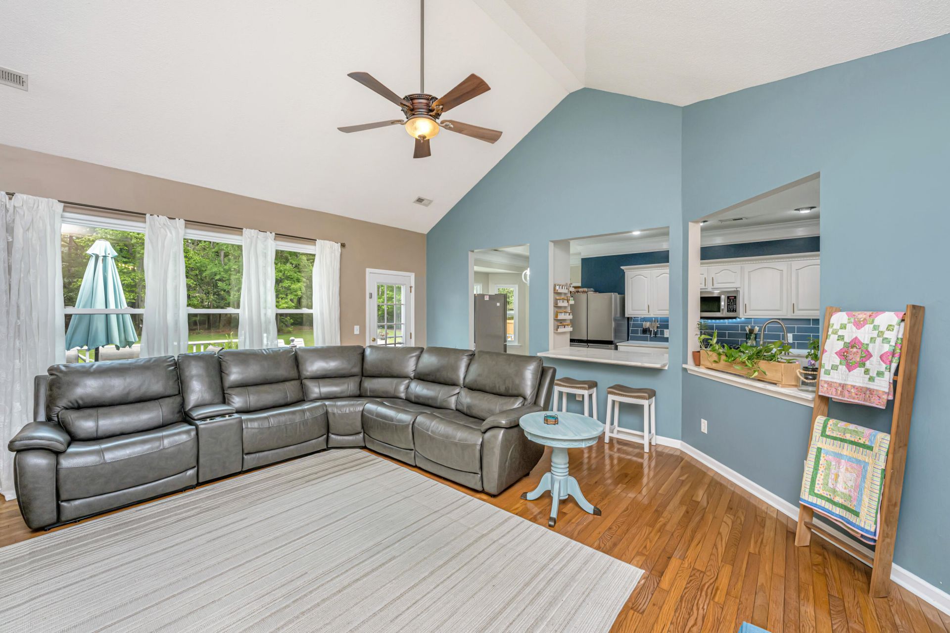 106 Lee Street Photo 15