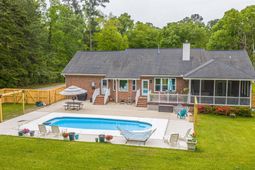 106 Lee Street photo 4