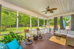 106 Lee Street photo 4