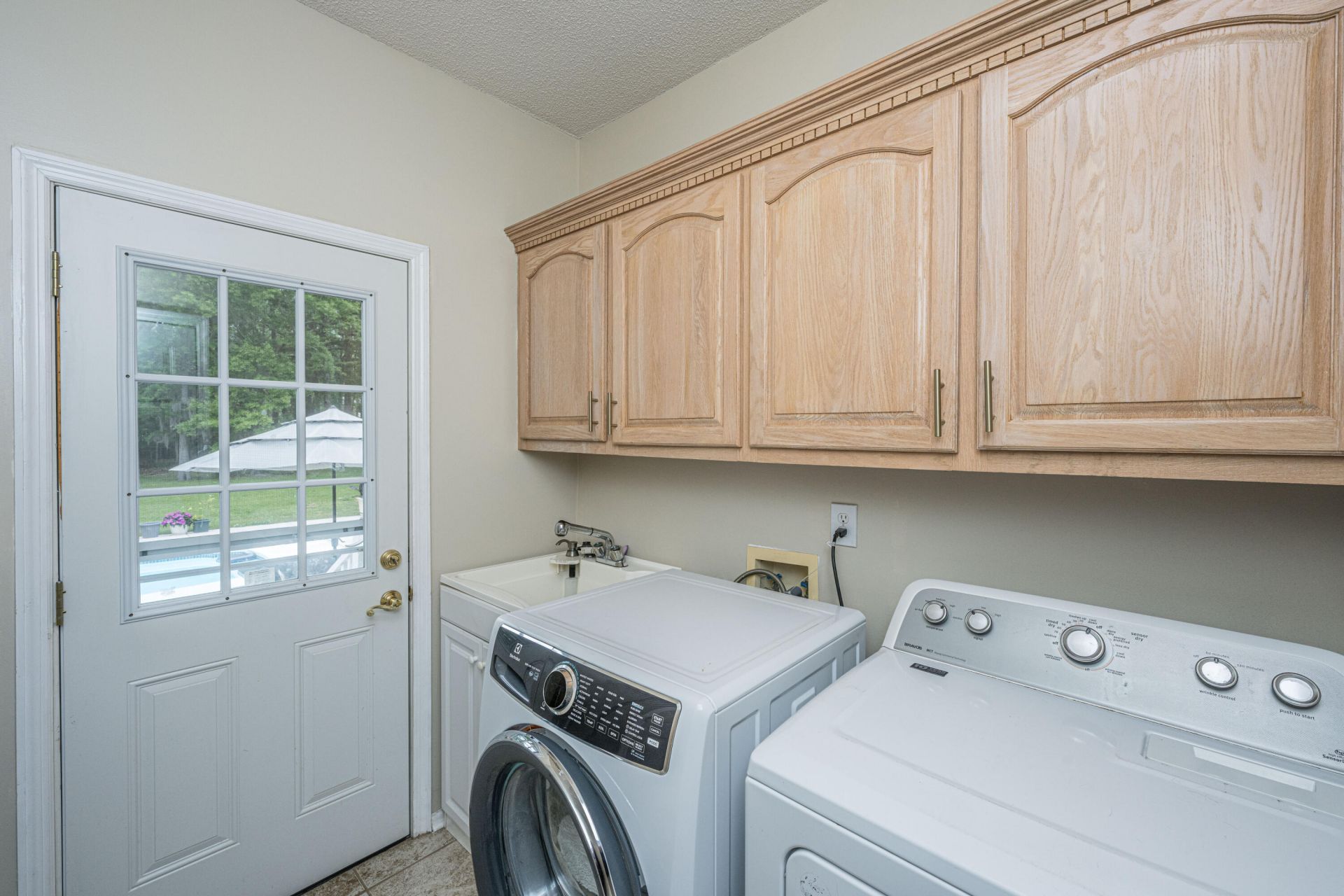 106 Lee Street Photo 40