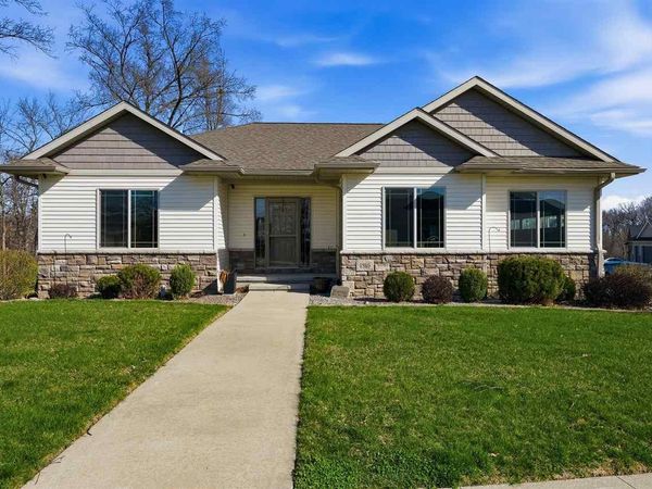 1980 Silver Maple Trl, North Liberty, IA 52317