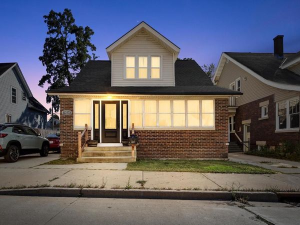 1031 W Washington STREET, West Bend, WI 53095