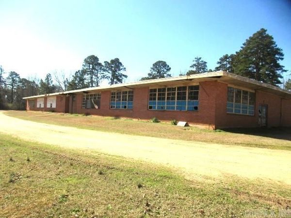 150 Old School Road , New Edinburg, AR 71660