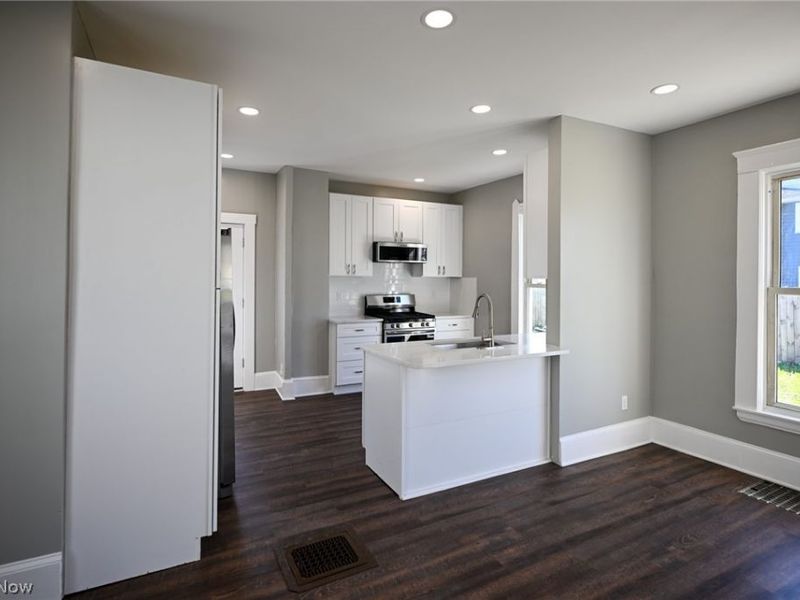 2221 E 97th Street, Cleveland, OH 44106 Photo 11