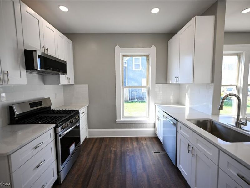 2221 E 97th Street, Cleveland, OH 44106 Photo 13