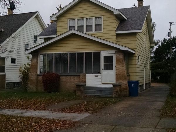 907 Lake Michigan Drive NW, Grand Rapids, MI 49504