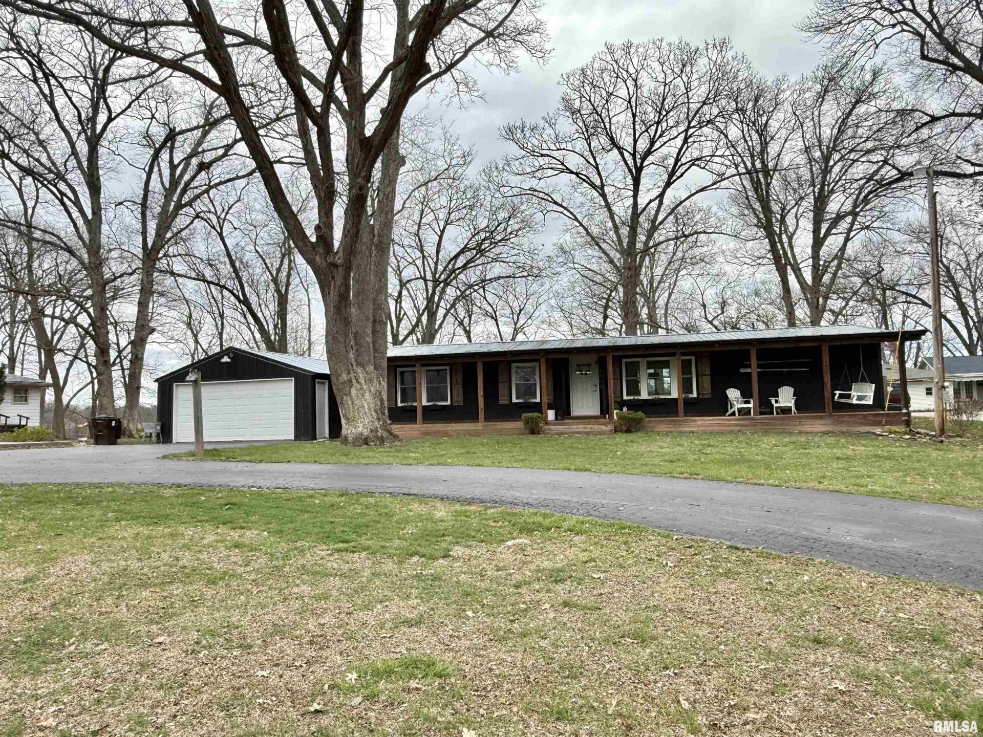 24700 E Lakeview Drive, Canton, IL 61520 Main Photo