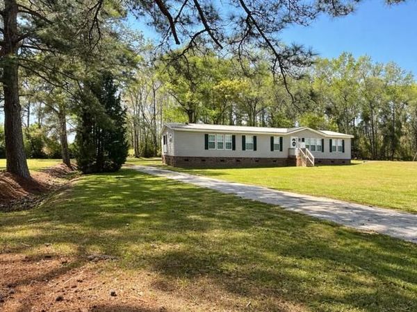 7033 Gum Branch Road, Richlands, NC 28574