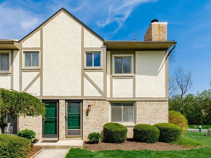 130 Carrowmoor Court, Unit 35, Dublin, OH 43017 Photo 2