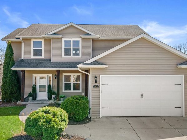 503 Brockway Dr, Mukwonago, WI 53149