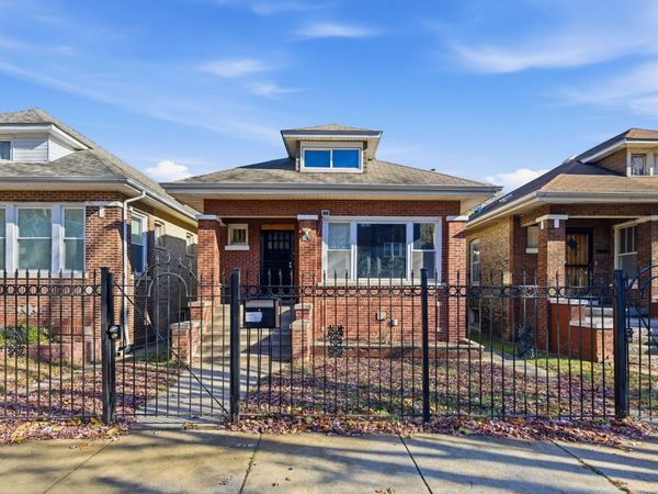 8111 S Manistee Avenue , Chicago, IL 60617