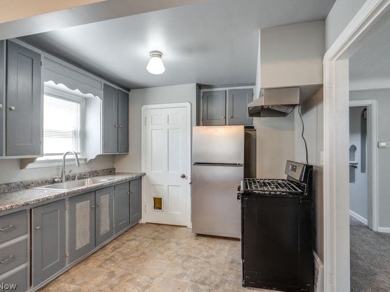 12013 Wayland Avenue, Cleveland, OH 44111 Photo 8