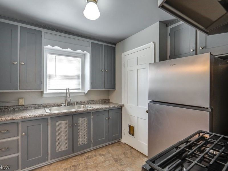 12013 Wayland Avenue, Cleveland, OH 44111 Photo 9