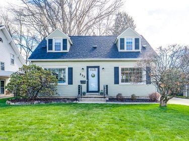 233 Kenilworth Drive , Akron, OH 44313