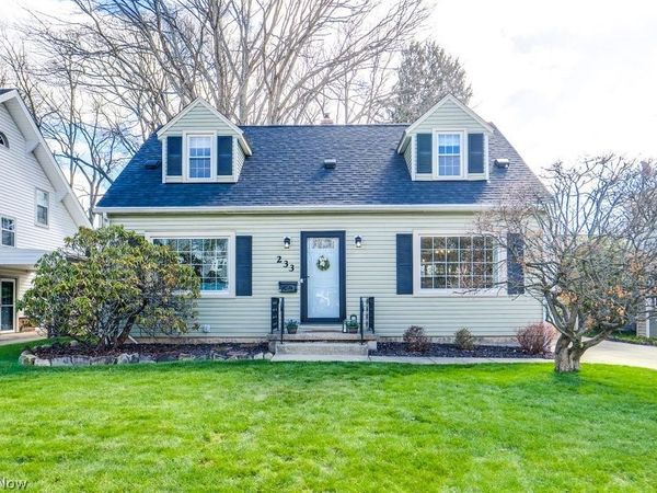 233 Kenilworth Drive , Akron, OH 44313