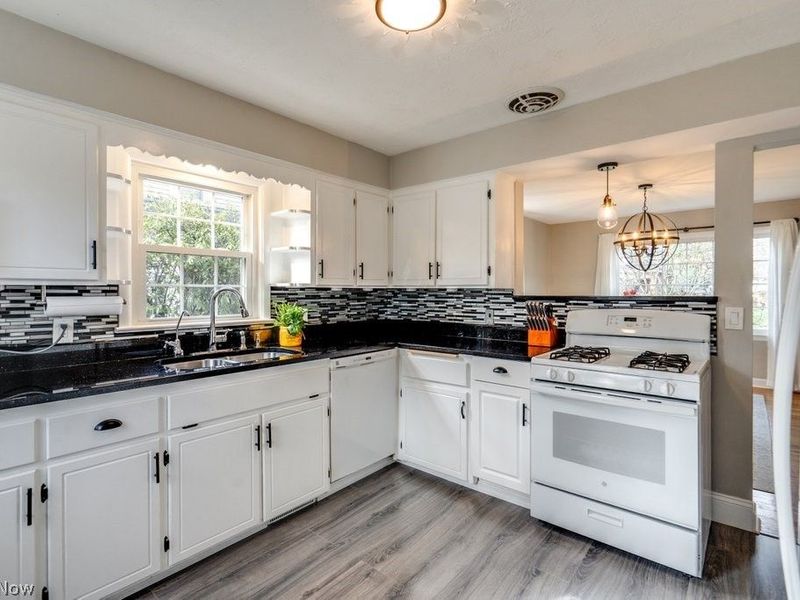 233 Kenilworth Drive, Akron, OH 44313 Photo 10