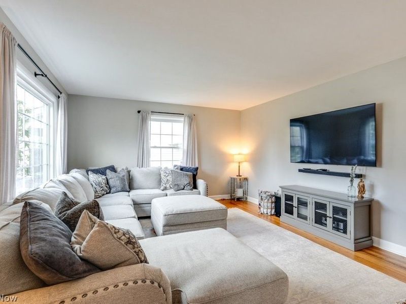 233 Kenilworth Drive, Akron, OH 44313 Photo 4