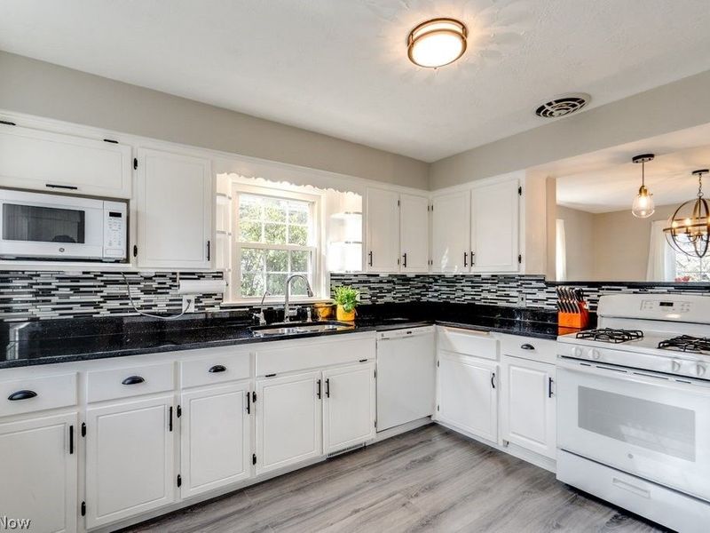 233 Kenilworth Drive, Akron, OH 44313 Photo 8