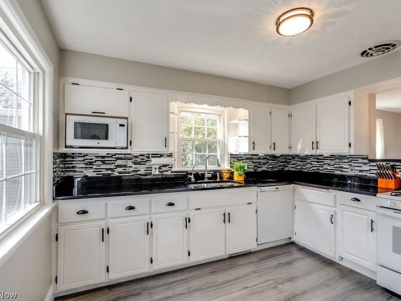 233 Kenilworth Drive, Akron, OH 44313 Photo 9