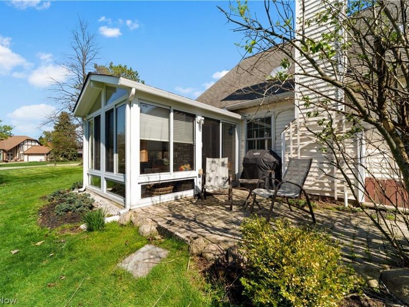 5800 Ridgeview Lane, Willoughby, OH 44094 Photo 2