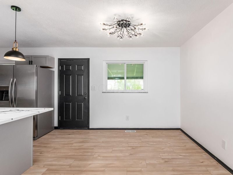 5548 Roche Drive, Columbus, OH 43229 Photo 12