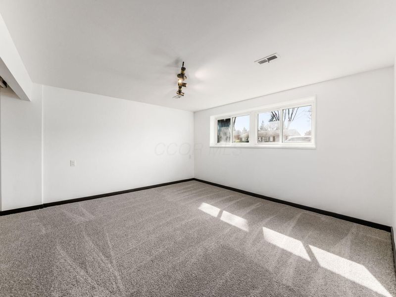 5548 Roche Drive, Columbus, OH 43229 Photo 36